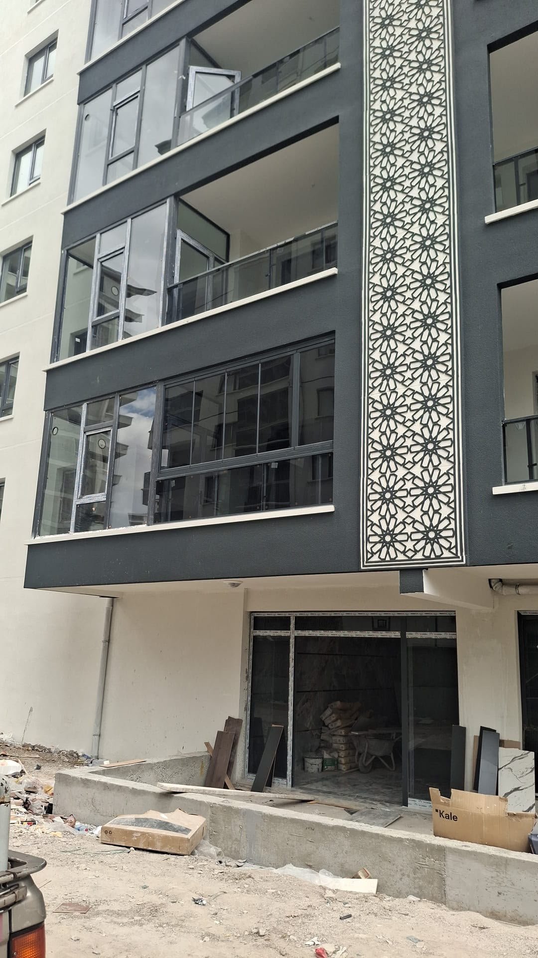 Ankara Yeni Bina Antrasit Cam Balkon ve Giyotin